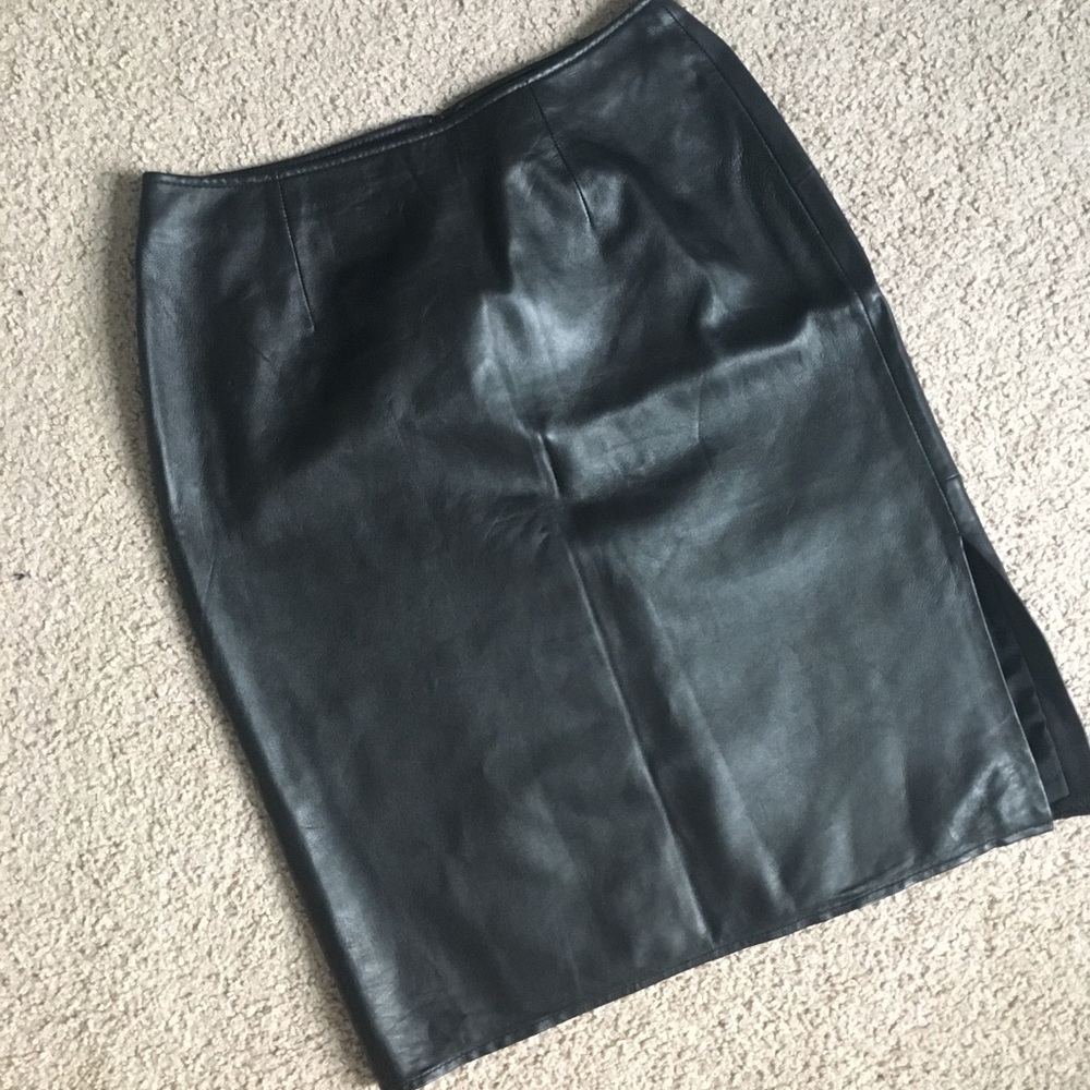 HOT HOT leather pencil skirt (8) like new!